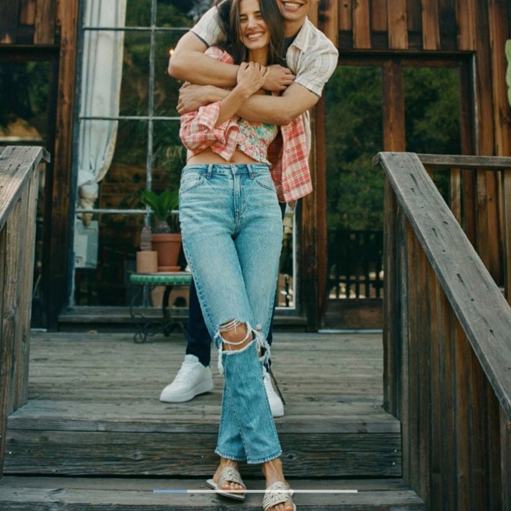 AE Strigid Mom Jeans ⚡️